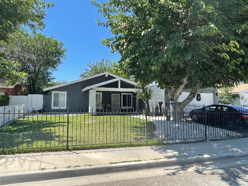 42855 Yew St - Photo 3 of 25