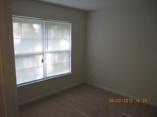 335 Amy Dr - Photo 3 of 12