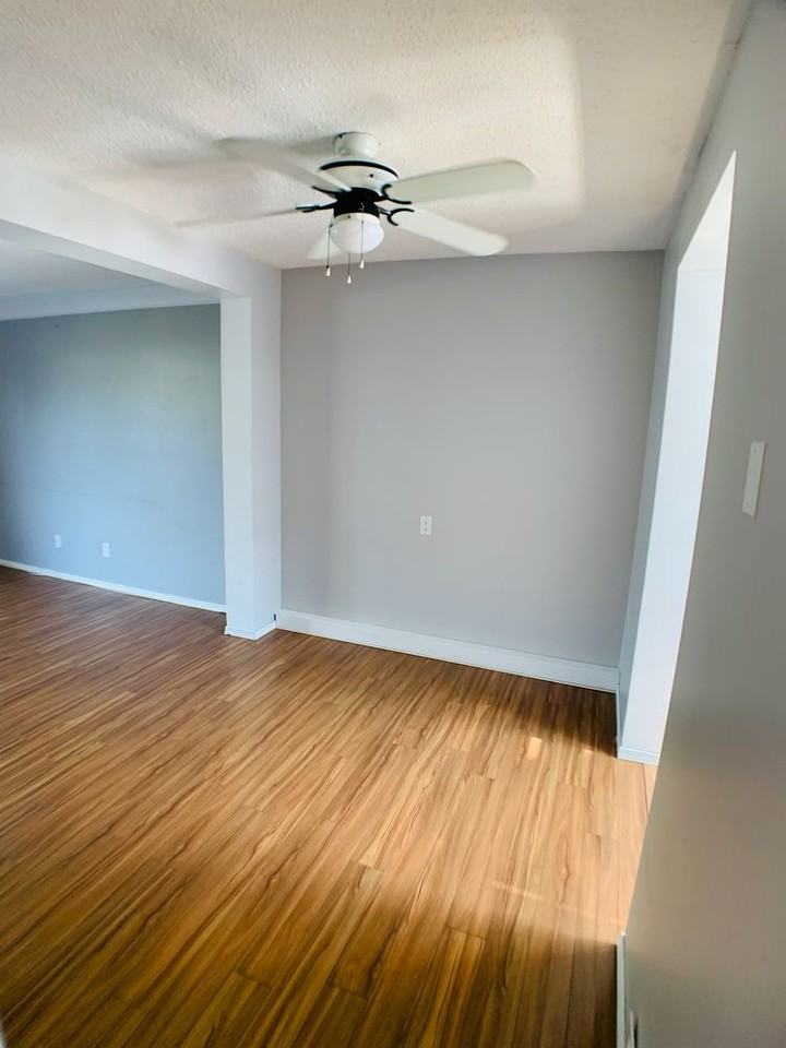 600 716-600 Signal Rd - Photo 2 of 14