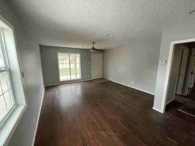 2617 38th St - Photo 3 of 6