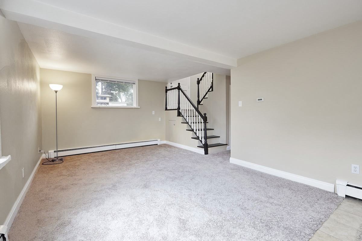 241 Elmwood Dr/LP/Hieronymus #1 - Photo 3 of 15