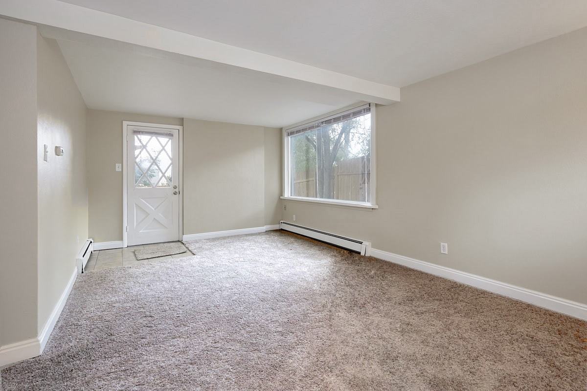 241 Elmwood Dr/LP/Hieronymus #1 - Photo 4 of 15