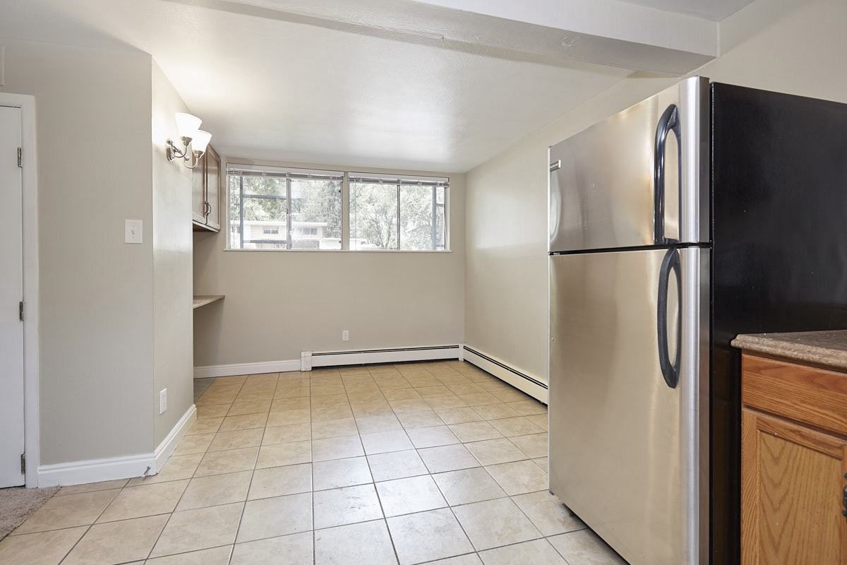 241 Elmwood Dr/LP/Hieronymus #1 - Photo 6 of 15