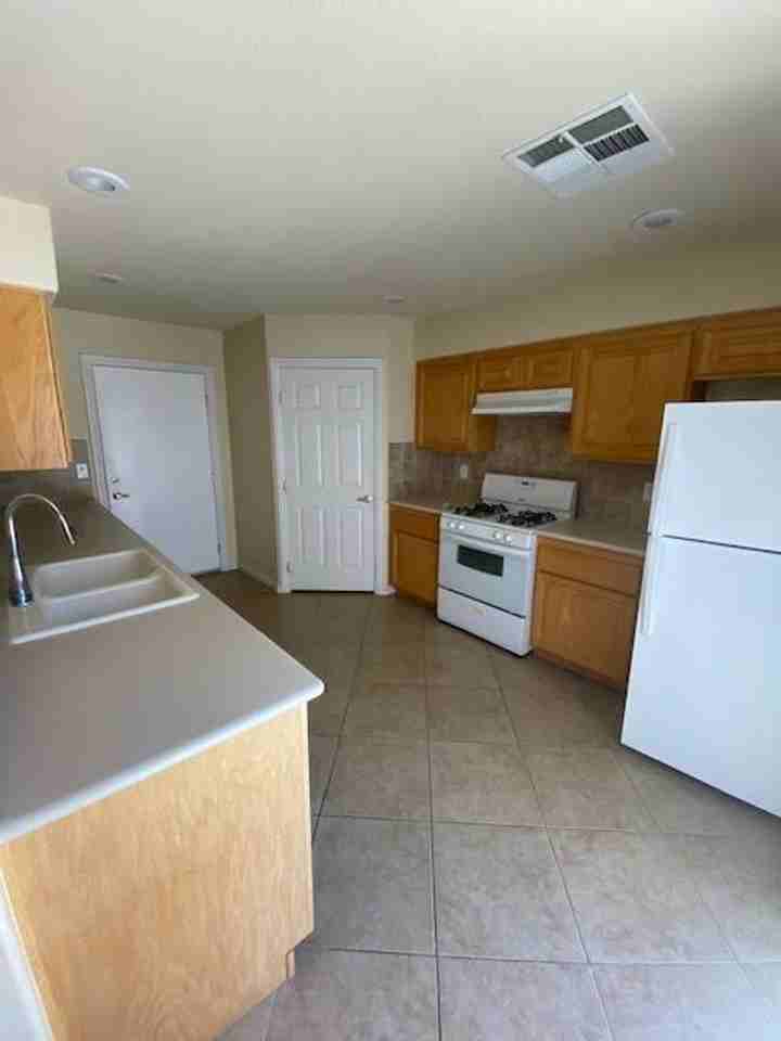 2839 China Cove St - Photo 2 of 12
