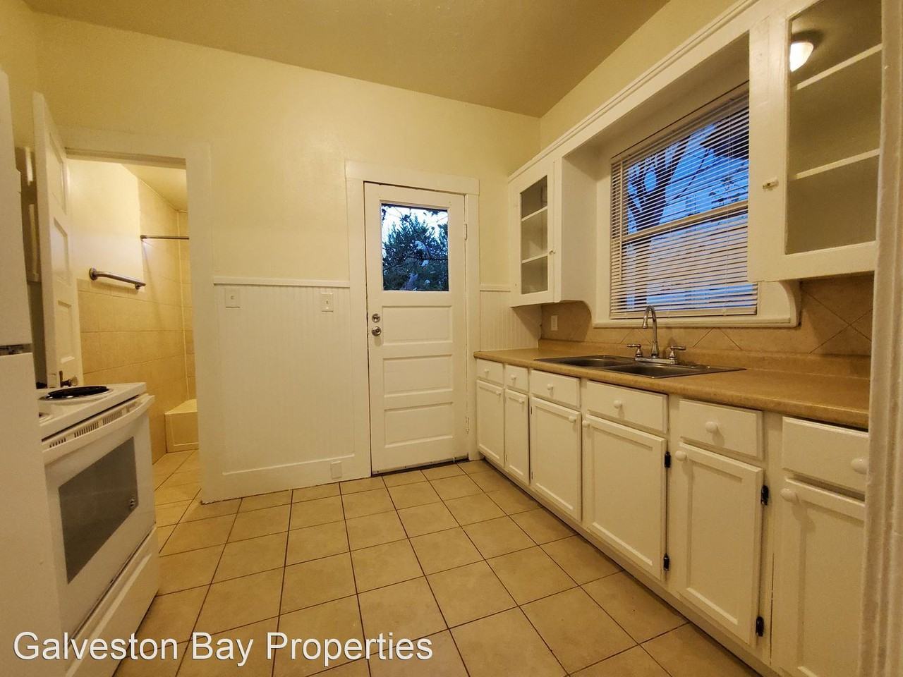 3226 Ave S East - Photo 3 of 7