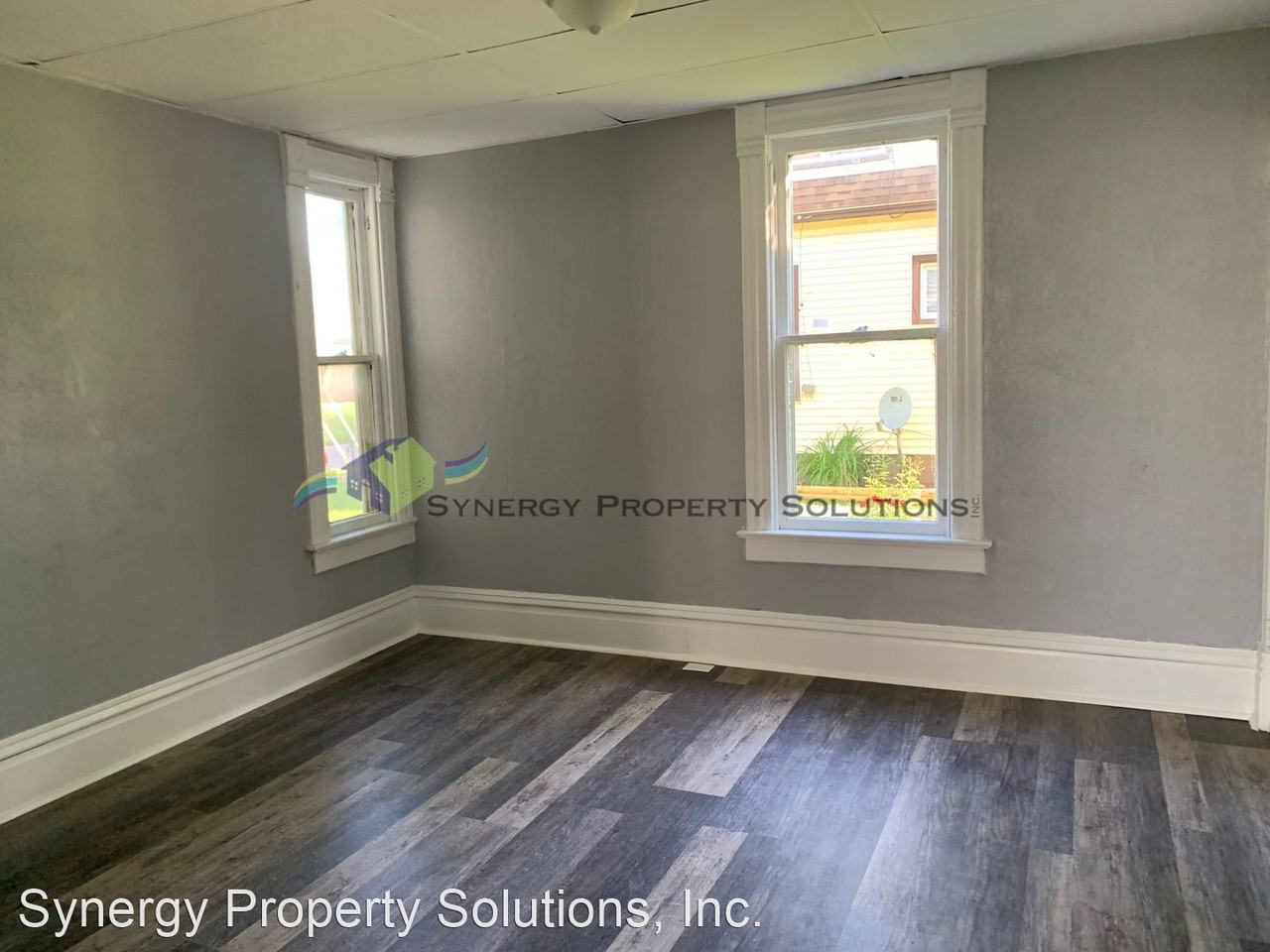 215 N Wiley St - Photo 3 of 26