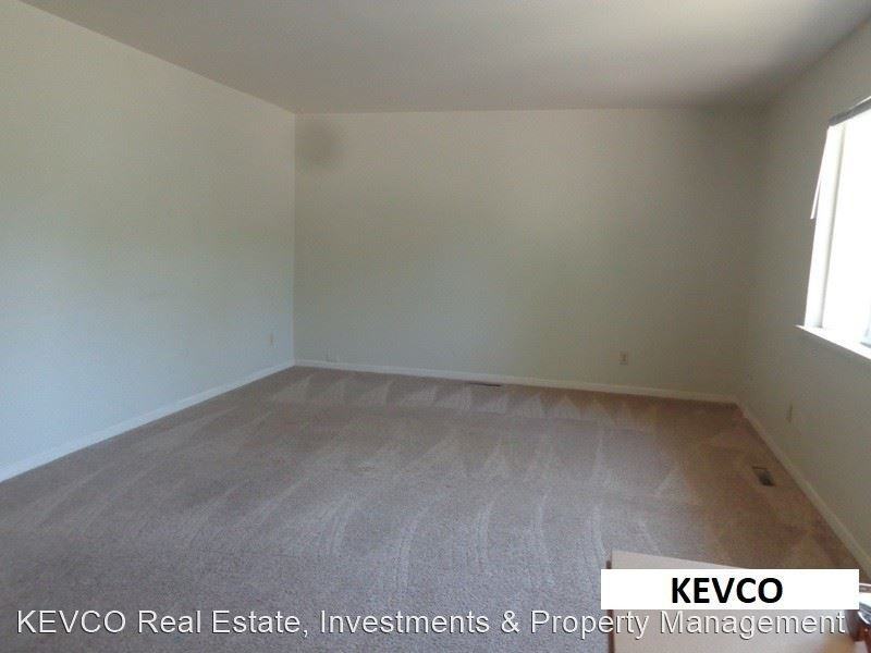 1236 Maple St - Photo 3 of 11
