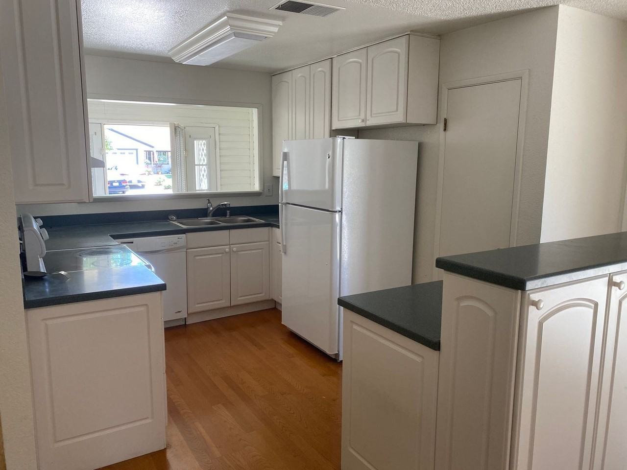 244 Muir Pl - Photo 3 of 8