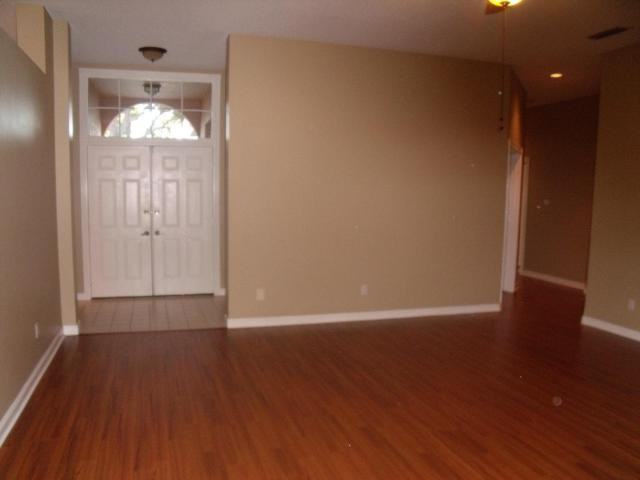 164 Hampton Pl - Photo 2 of 5