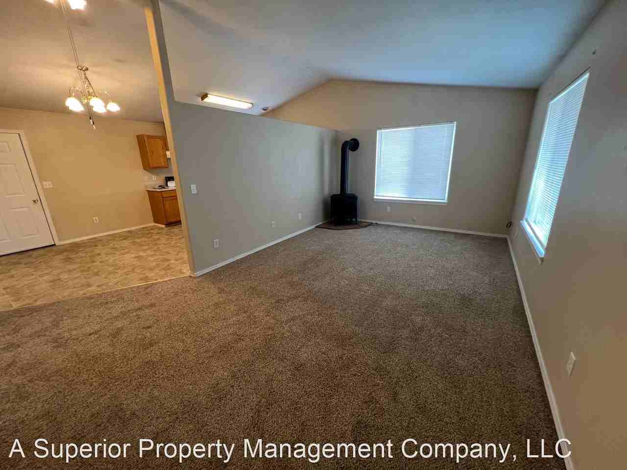 SW Salmon Ct. - Photo 2 of 8