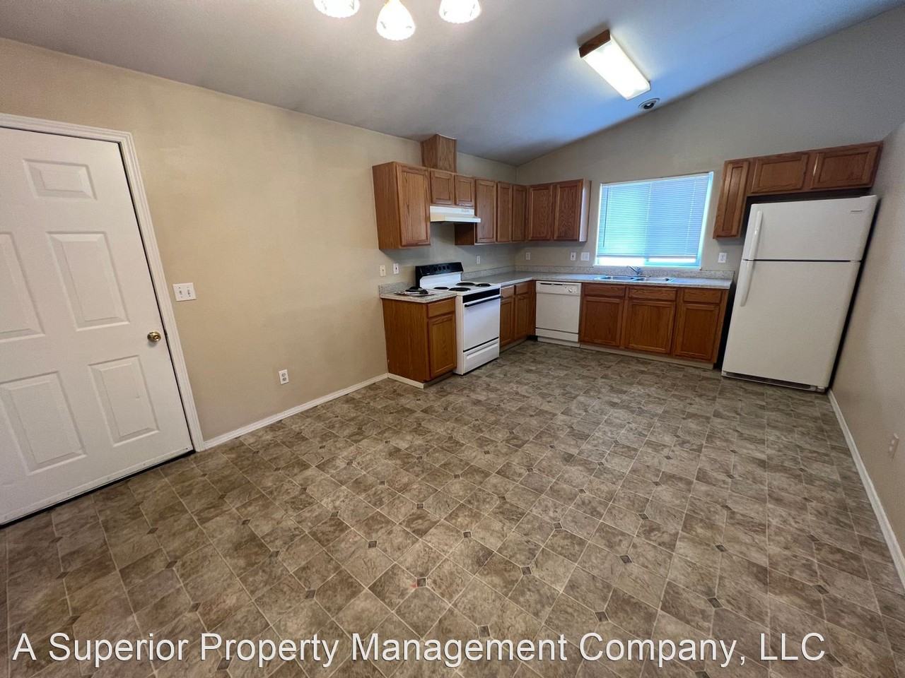 SW Salmon Ct. - Photo 3 of 8