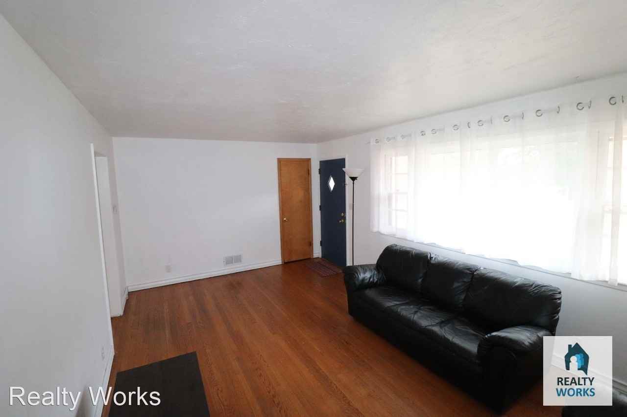 1130 Idylwild Dr - Photo 3 of 17