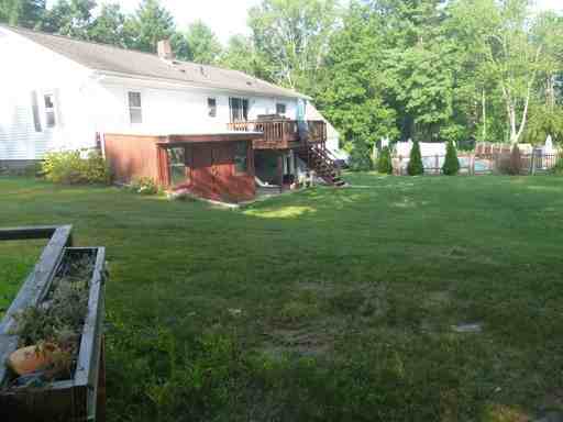 142 Sutton Ave - Photo 3 of 12