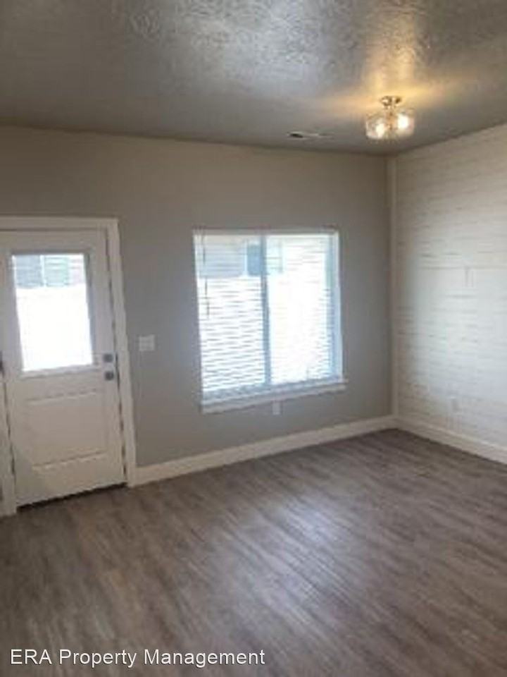 3037 N 175 E - Photo 3 of 17
