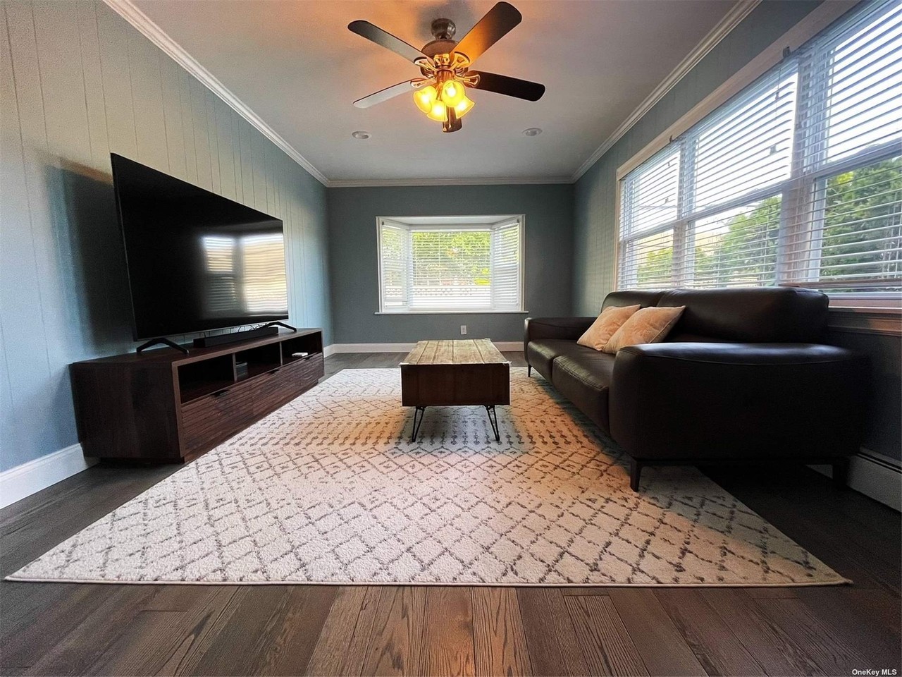 627 Richmond Rd - Photo 3 of 14