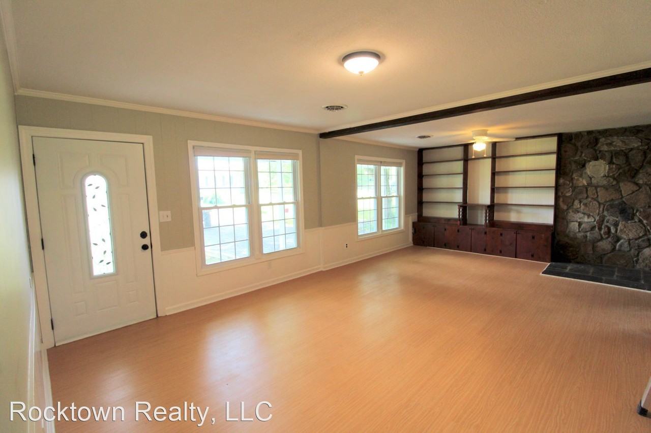 213 Grant Rd - Photo 3 of 18