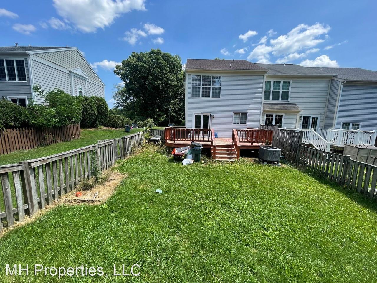 1862 Oxford Sq - Photo 2 of 28