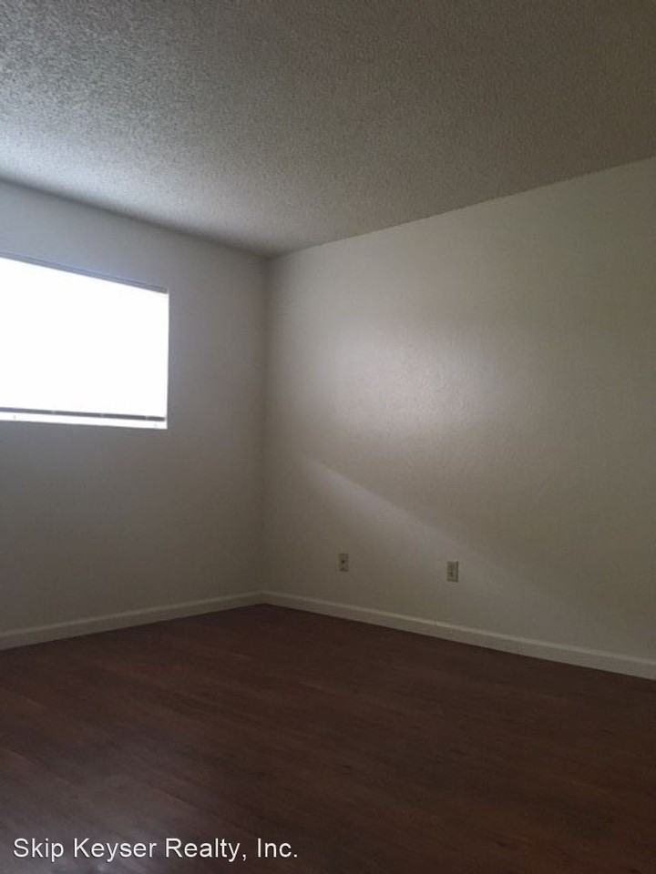 1153/1155 Lisa Court - Photo 3 of 8