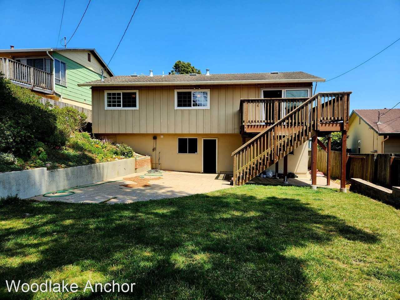 2550 Maywood Dr - Photo 2 of 33