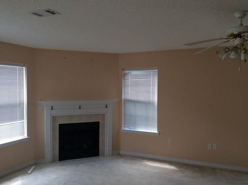 19448 W Lake Village Dr - Photo 3 of 9