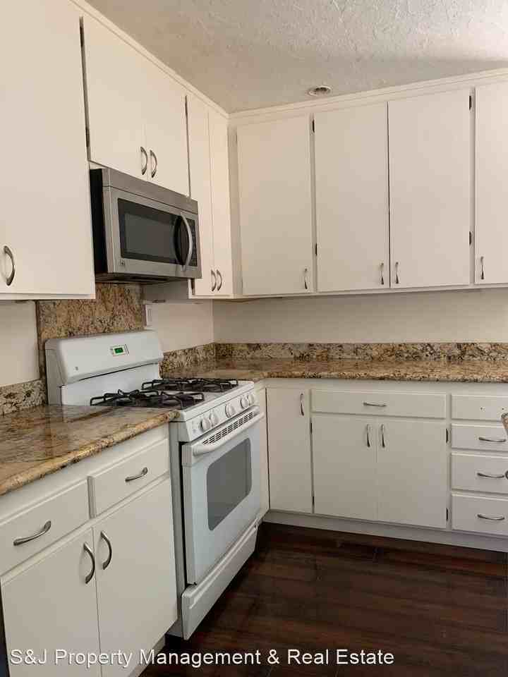 16182 Aurora Way - Photo 3 of 12