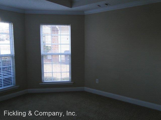 107 Blackstone Ct - Photo 3 of 38