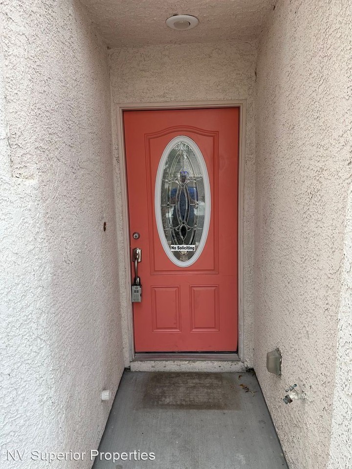 8943 Mossy Hollow Ave - Photo 3 of 50