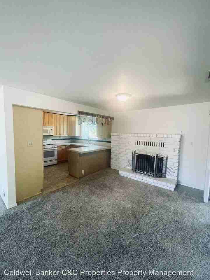 1244 De Moll Dr - Photo 3 of 9