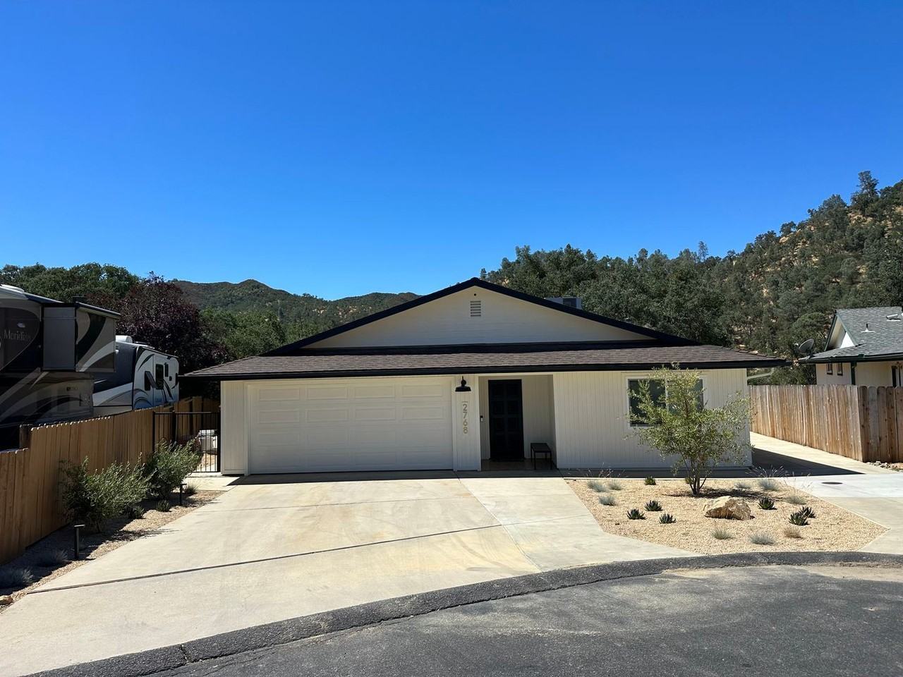 2768 Chaparral Ln - Photo 2 of 35