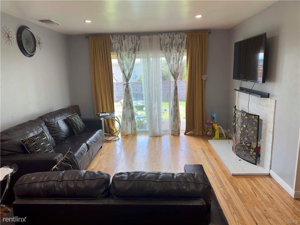 10414 Ferina St - Photo 2 of 7