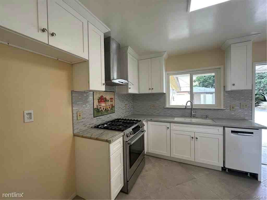 1538 Abbot Ave - Photo 3 of 6