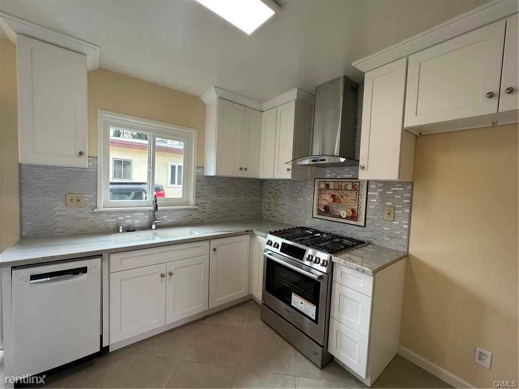 1542 Abbot Ave #A - Photo 2 of 3