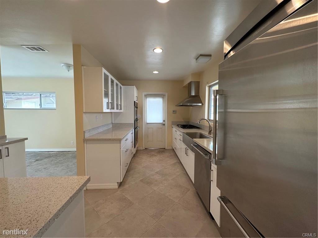 1540 Abbot Ave - Photo 2 of 7