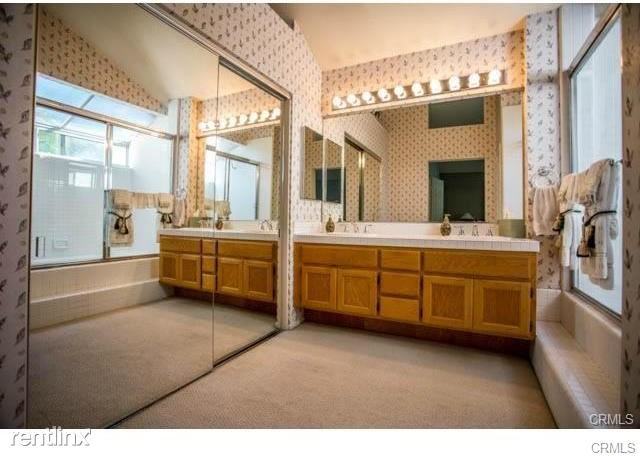 26441 Mikanos Dr - Photo 3 of 9