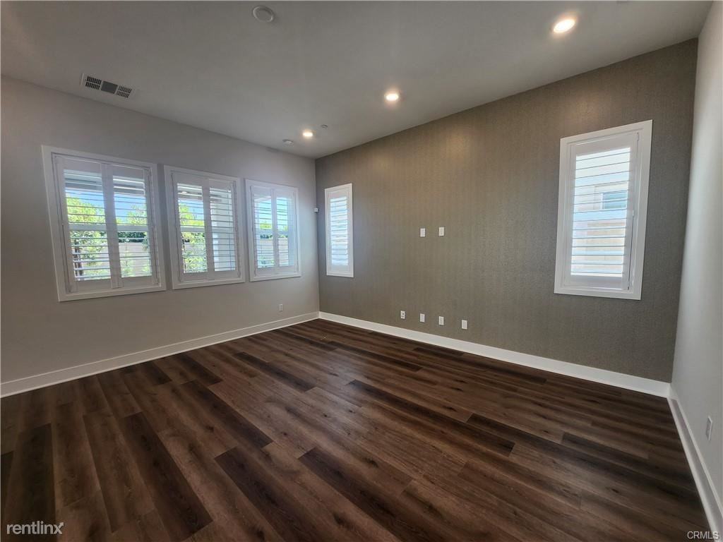26203 Wagon Dr - Photo 2 of 10