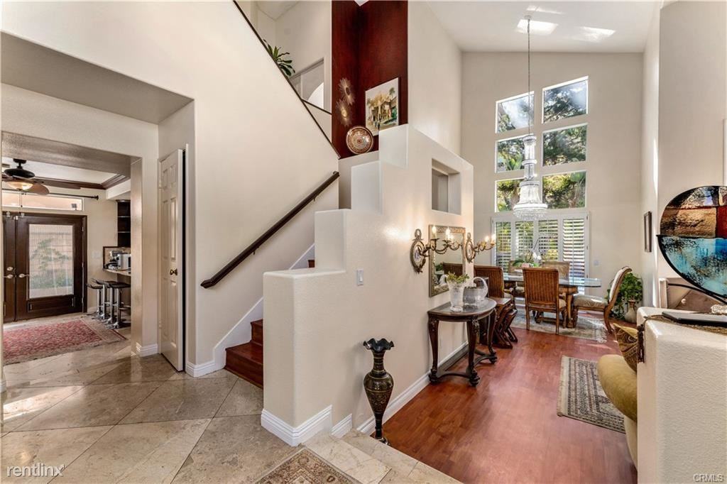 549 S Laureltree Dr - Photo 2 of 10