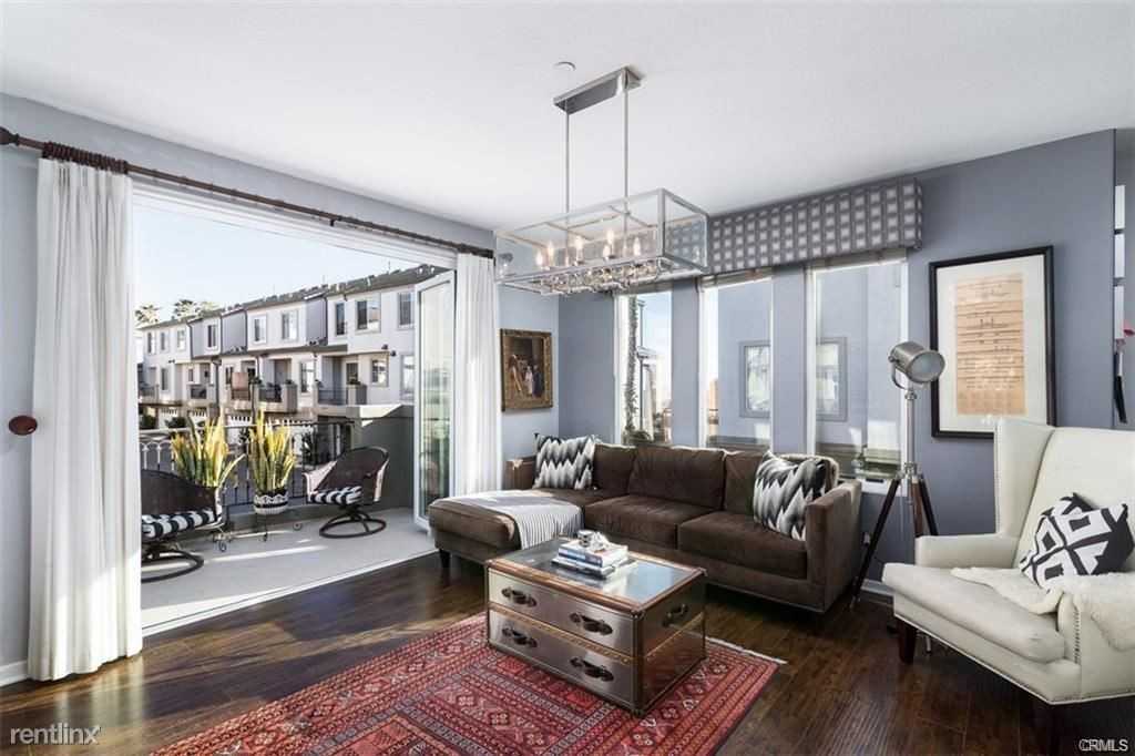 19281 Surf Dr - Photo 2 of 10