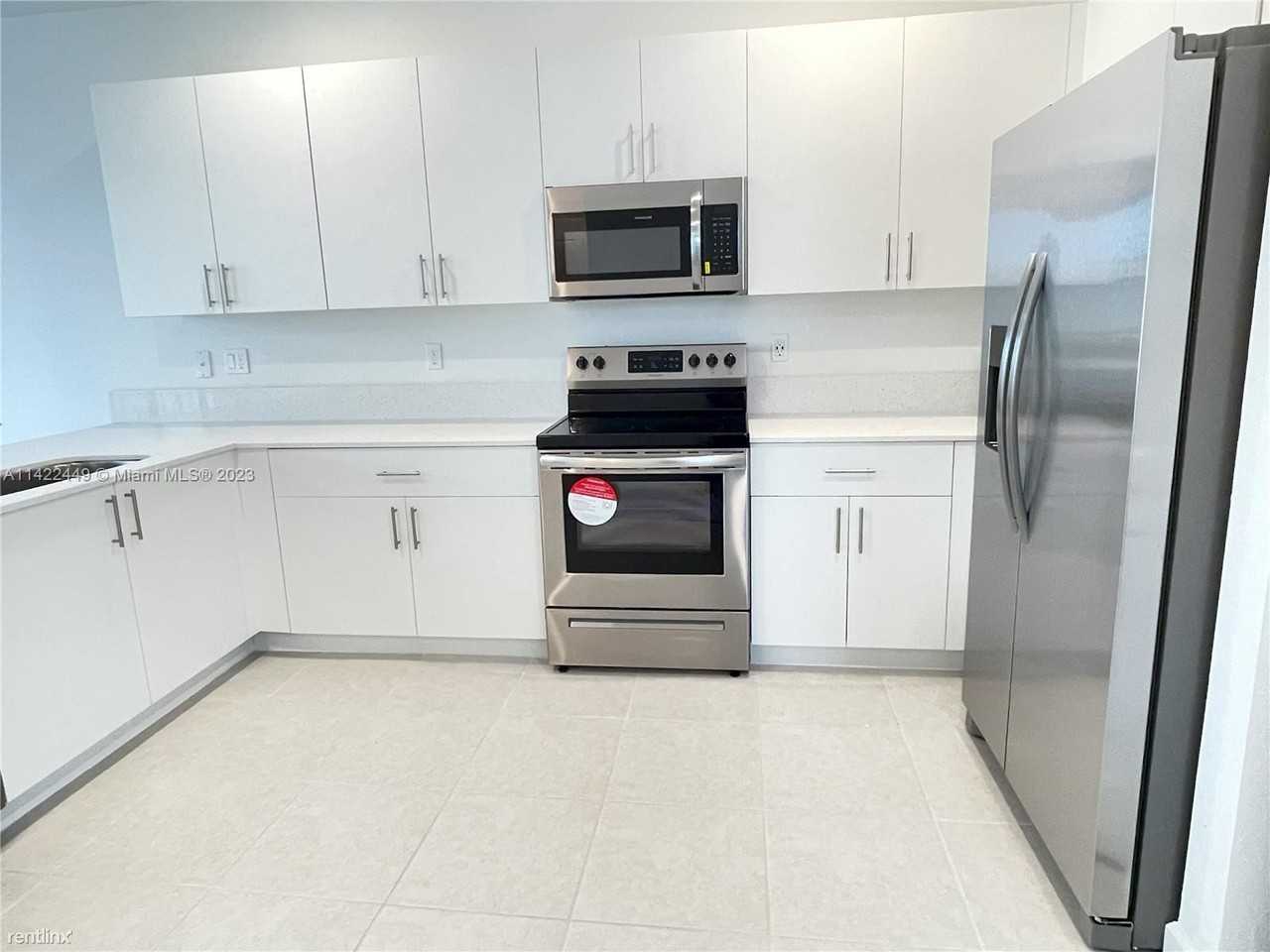 241 Sw 159th Ct - Photo 2 of 20