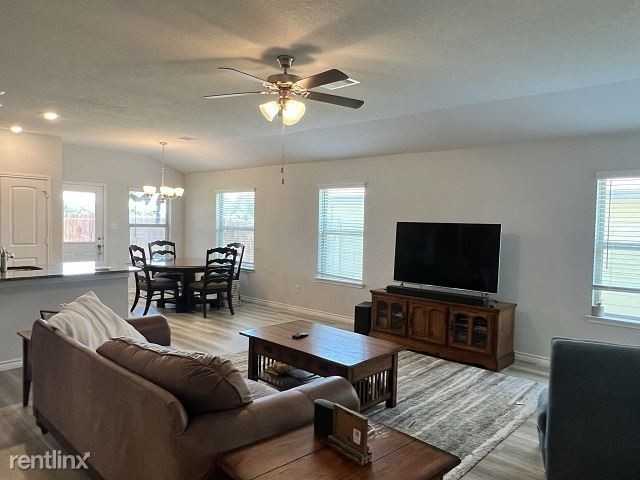 5252 Montague Loop - Photo 2 of 10