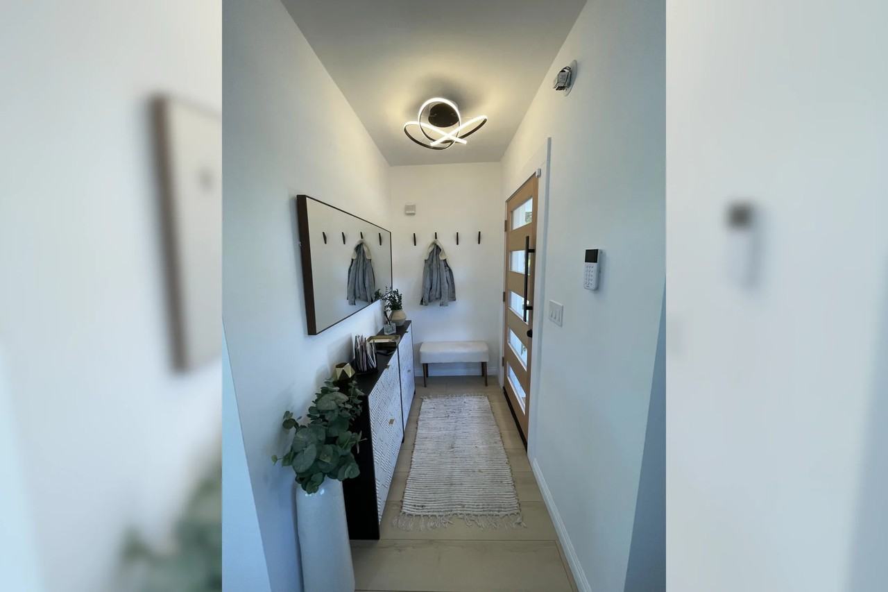 1517 E 33rd St - Photo 3 of 19