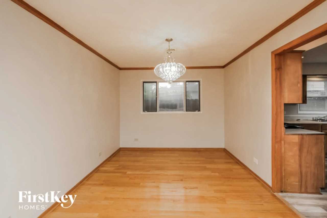 17410 Emerson Ave - Photo 3 of 8
