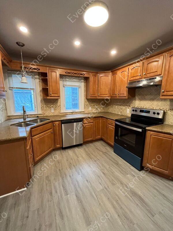 2343 Maplewood Ave - Photo 2 of 27