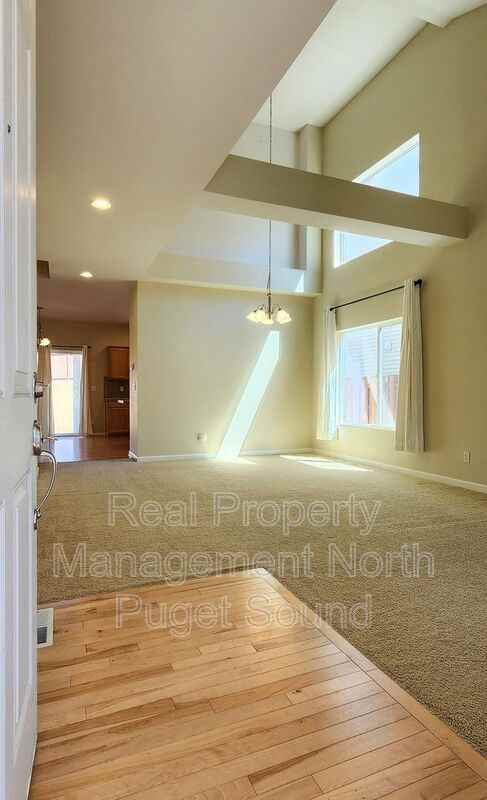 8413 28th St Ne - Photo 3 of 30