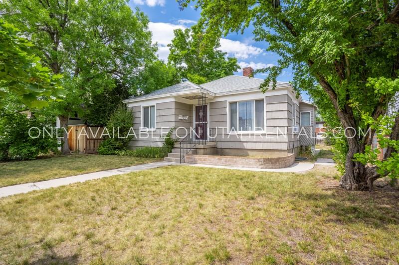 809 E St - Photo 2 of 18