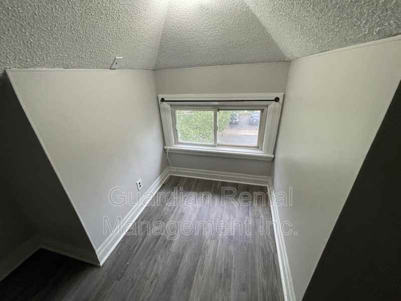 339 Marks St S #3 - Photo 5 of 10