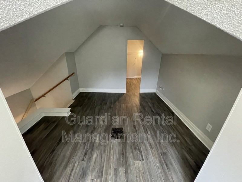 339 Marks St S #3 - Photo 6 of 10