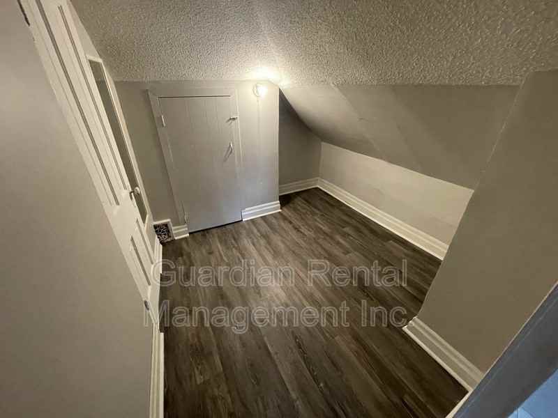 339 Marks St S #3 - Photo 7 of 10