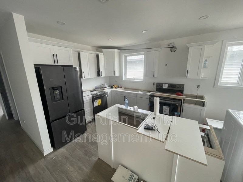 1152 Arthur St W - Photo 3 of 15