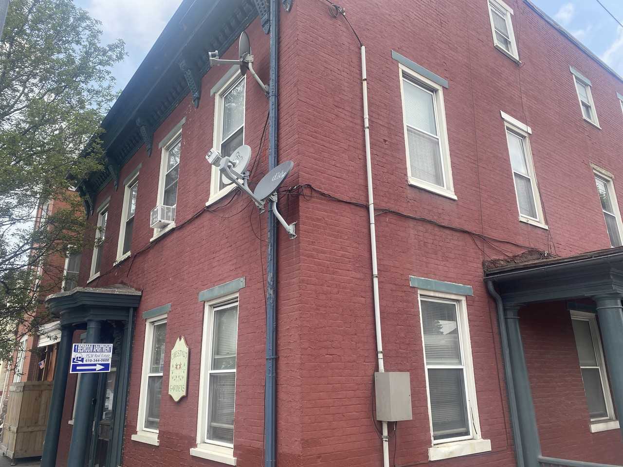 1001 Chestnut St - Photo 2 of 2