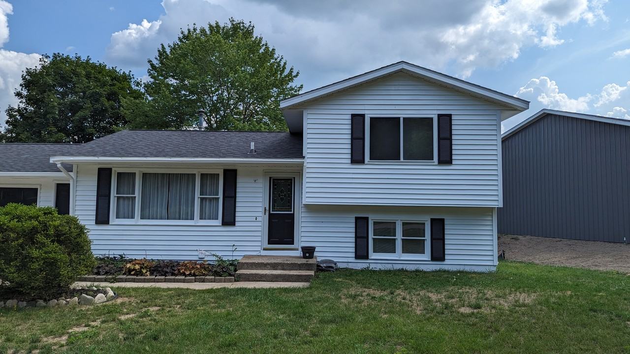 12215 Oakwood Shores St - Photo 2 of 19